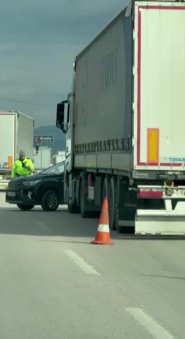 tirin-otomobili-onune-katip-surukledigi-kaza-kamerada