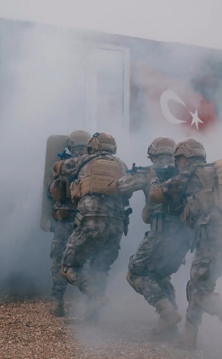 tokat-ozel-harekat-polislerinden-nefes-kesen-tatbikat