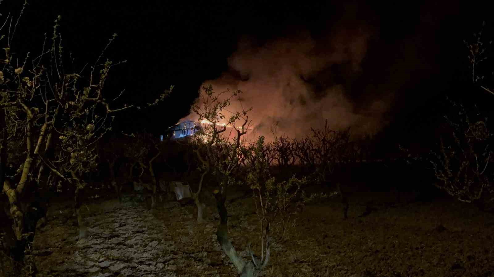 tokatta-cikan-yanginda-ev-kullanilamaz-hale-geldi