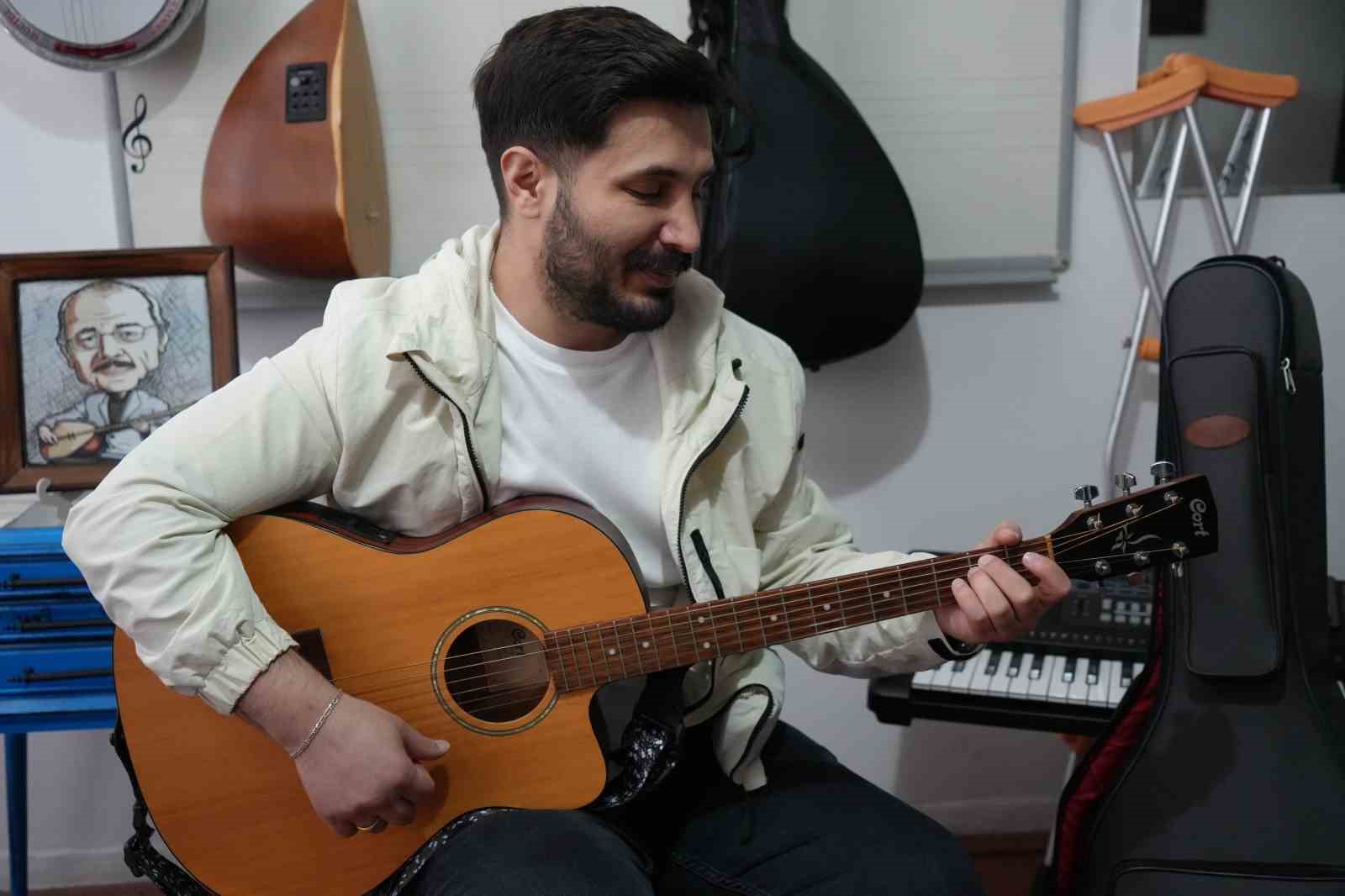 trafik-kazasi-sonrasi-engelli-kalan-genc-ogretmenin-azmi