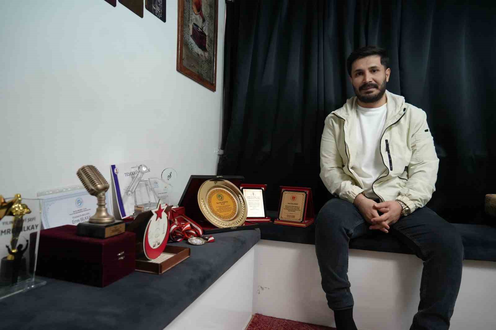 trafik-kazasi-sonrasi-engelli-kalan-genc-ogretmenin-azmi