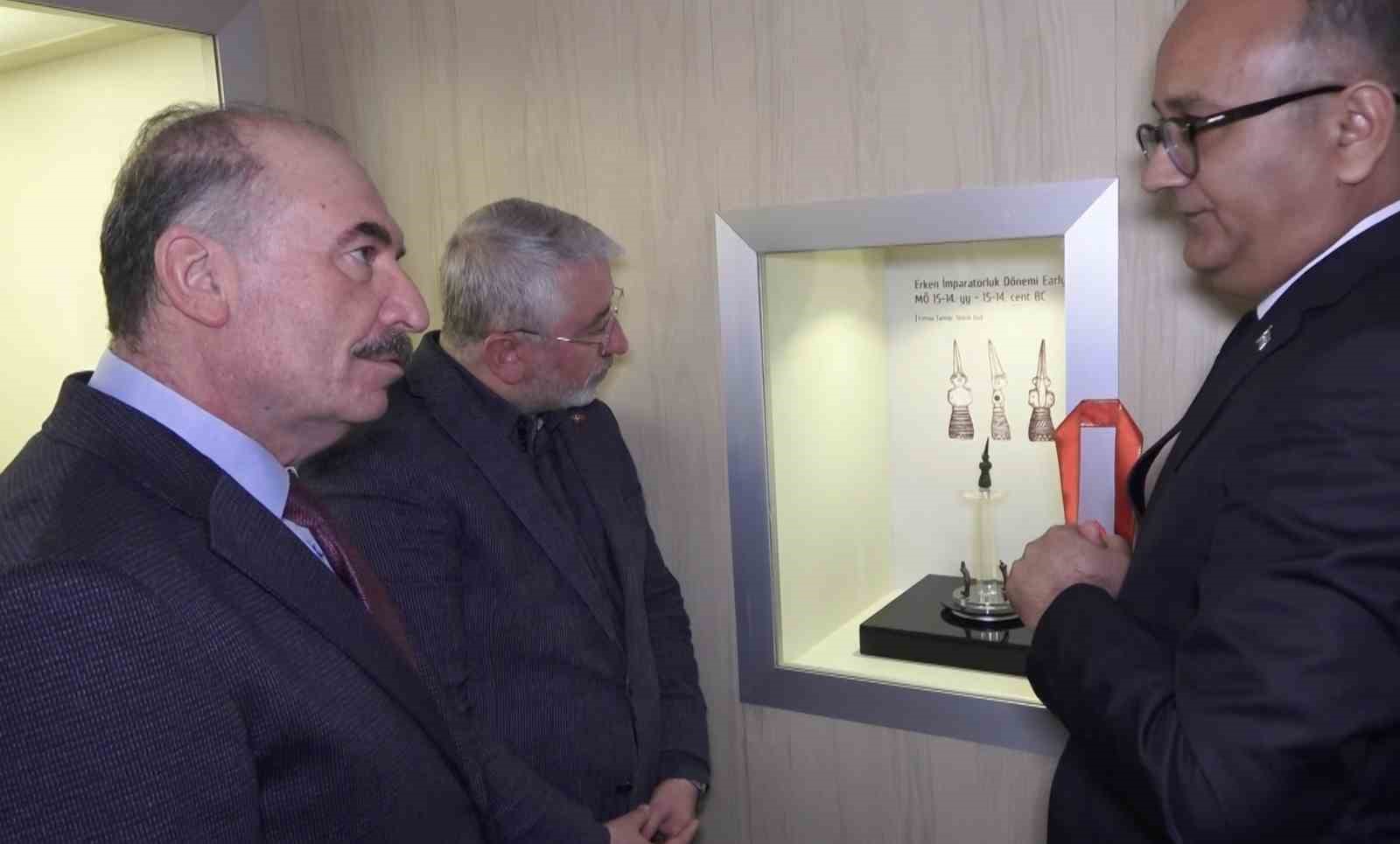 vatandas-bulmustu-hititlerin-en-kucuk-boyutlu-firtina-tanrisi-heykelcigi-ilk-kez-sergileniyor