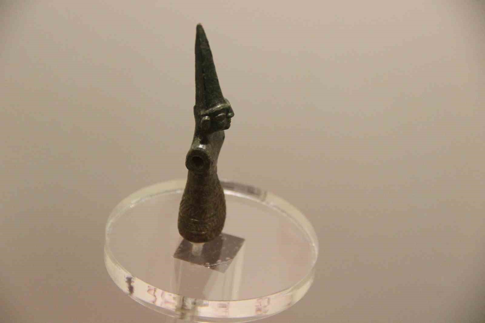 vatandas-bulmustu-hititlerin-en-kucuk-boyutlu-firtina-tanrisi-heykelcigi-ilk-kez-sergileniyor