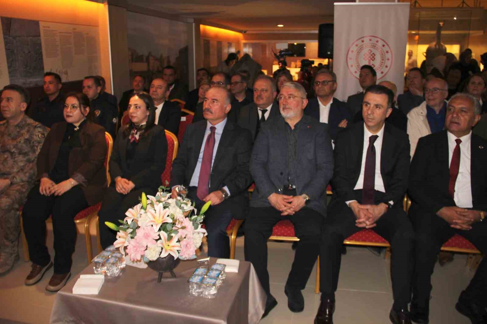 vatandas-bulmustu-hititlerin-en-kucuk-boyutlu-firtina-tanrisi-heykelcigi-ilk-kez-sergileniyor