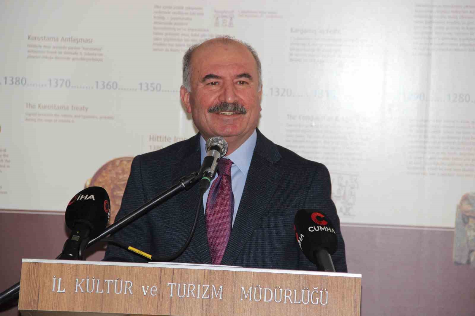 vatandas-bulmustu-hititlerin-en-kucuk-boyutlu-firtina-tanrisi-heykelcigi-ilk-kez-sergileniyor