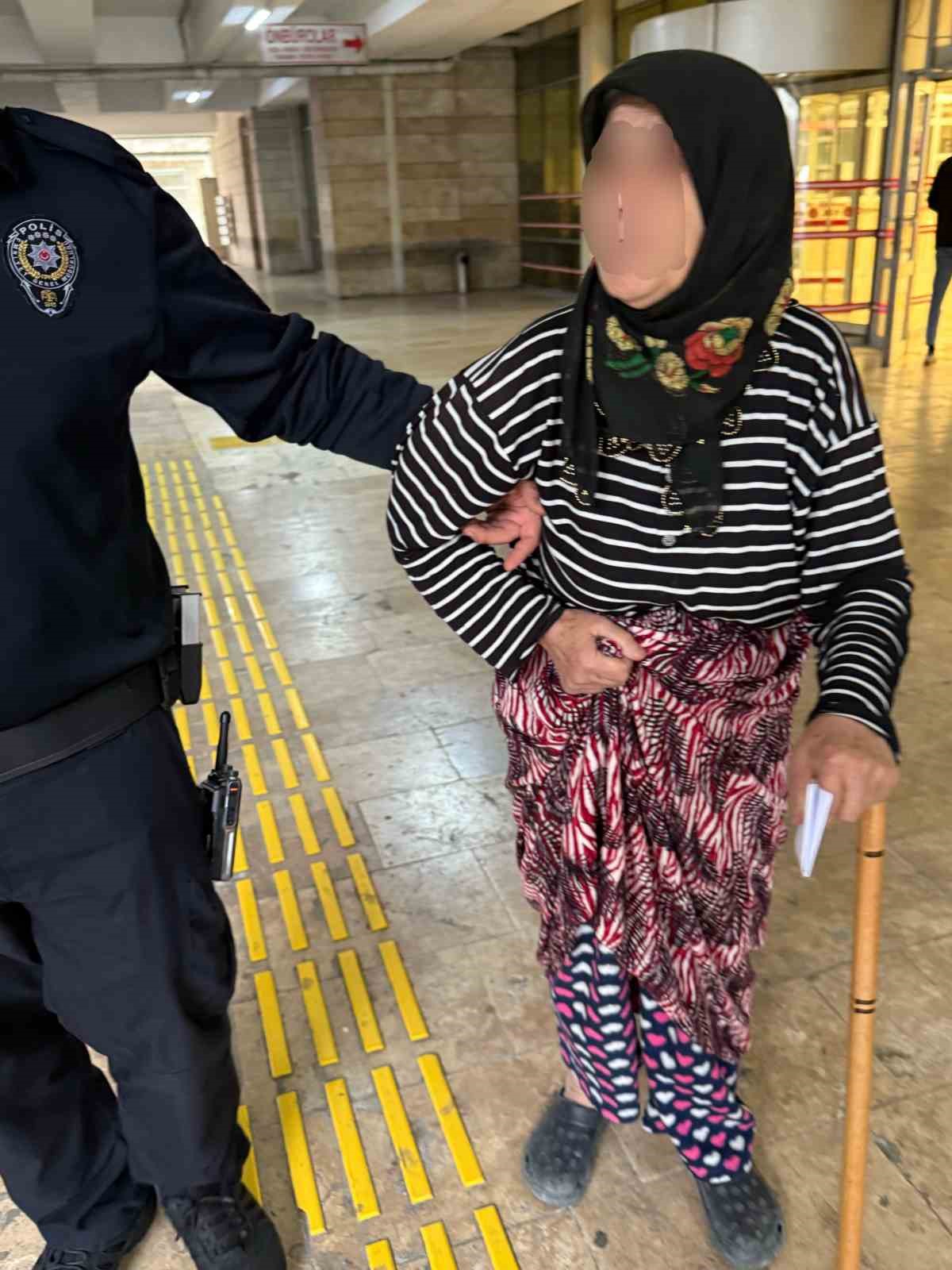 yasli-kadin-kendisine-terlik-atan-yegenini-bicakladi