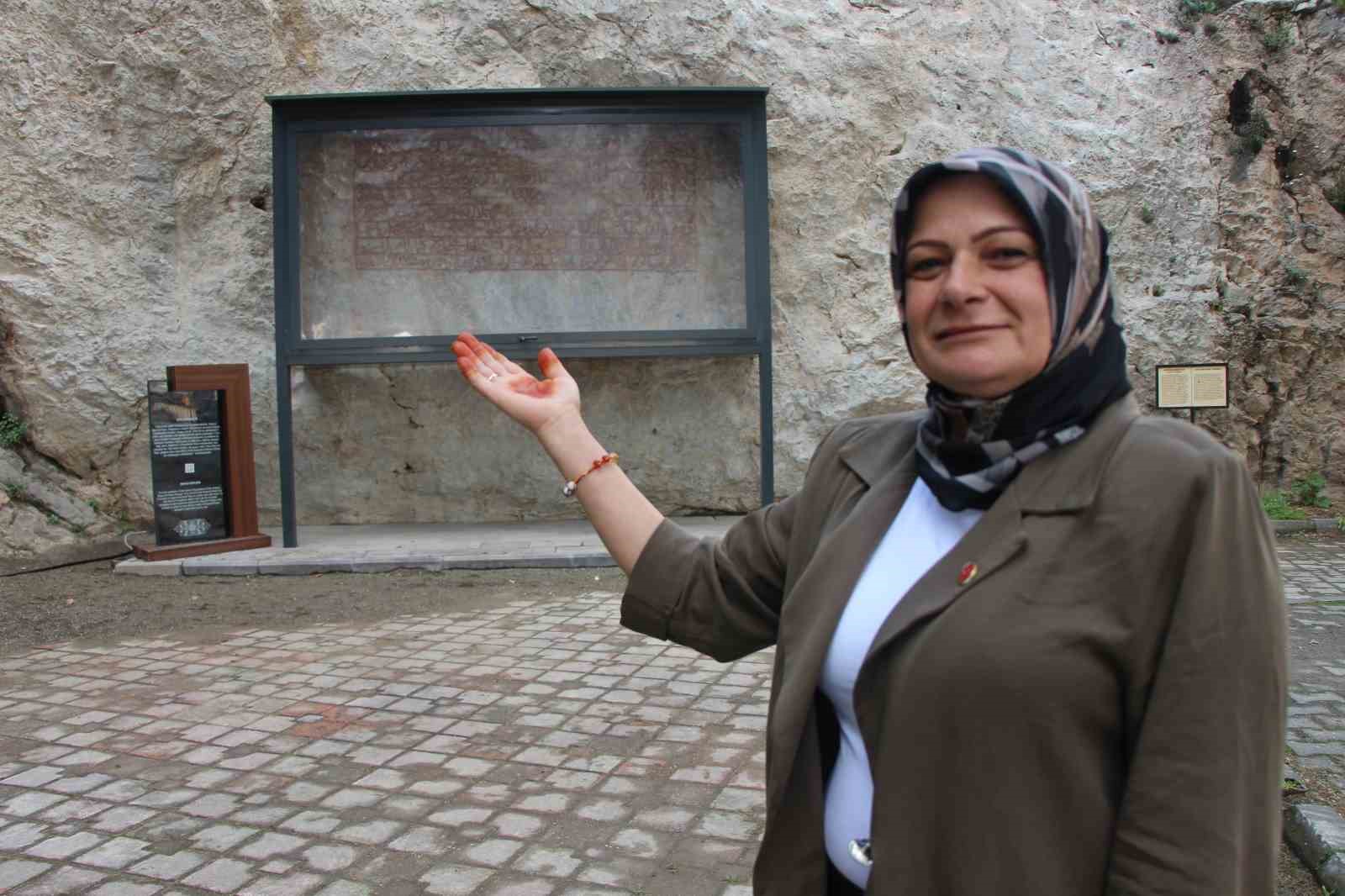 yazboz-tahtasina-donmustu-restore-edilen-600-yillik-kaya-kitabenin-dunyada-tek-oldugu-ortaya-cikti