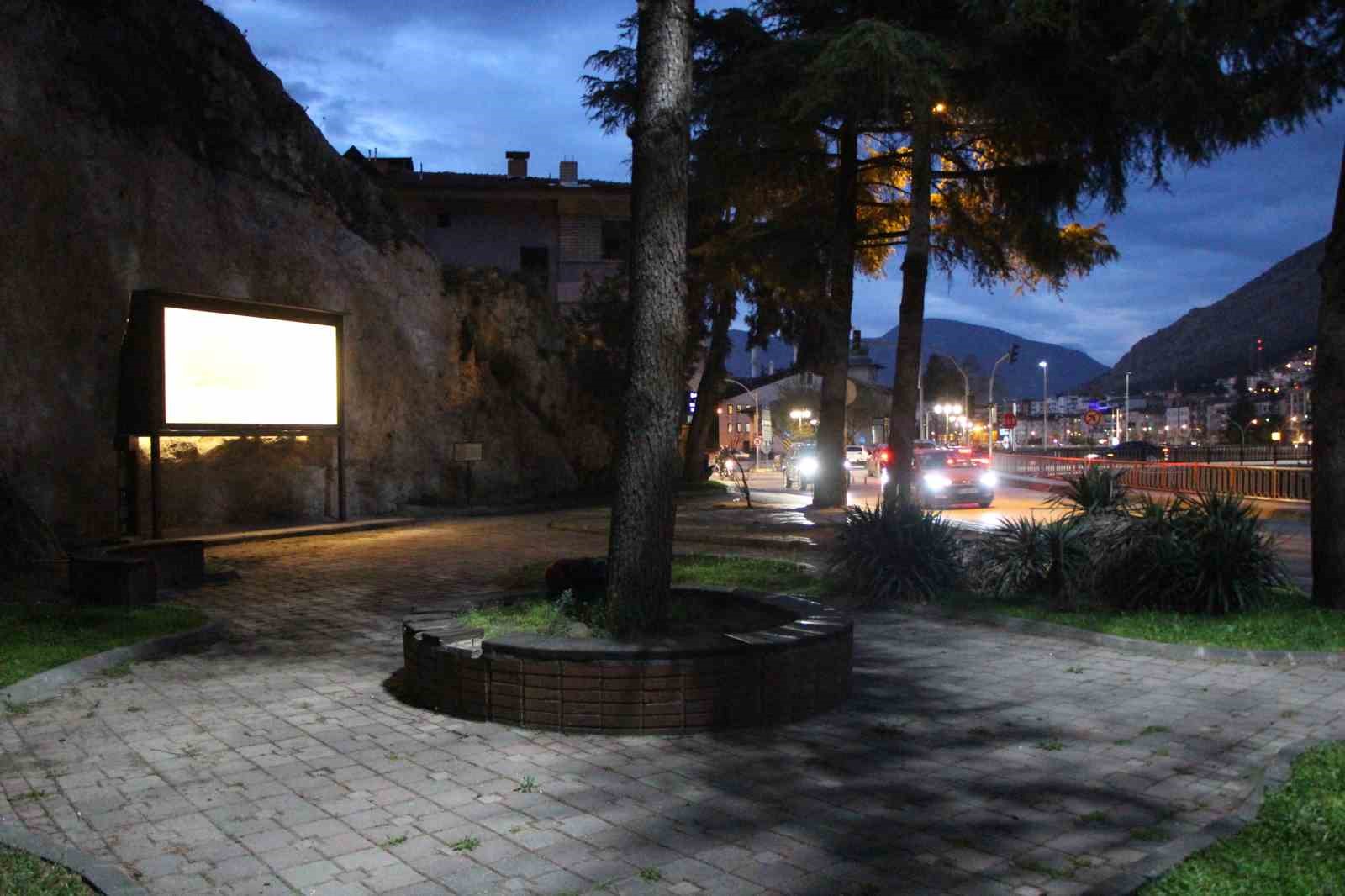 yazboz-tahtasina-donmustu-restore-edilen-600-yillik-kaya-kitabenin-dunyada-tek-oldugu-ortaya-cikti